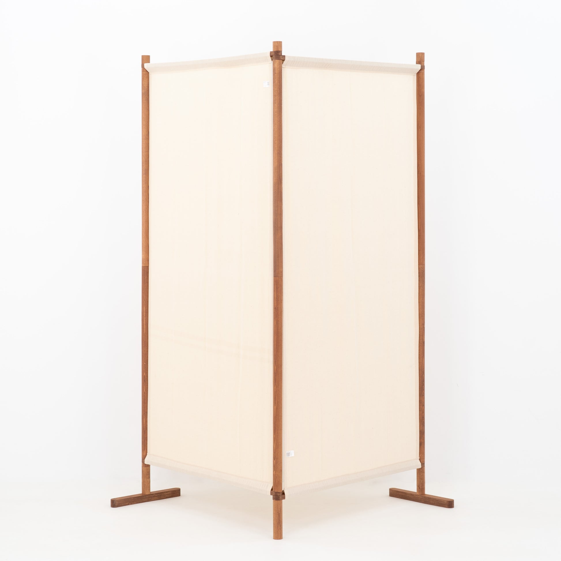 Angled double wall for photo moments, café activations, and event scenography
