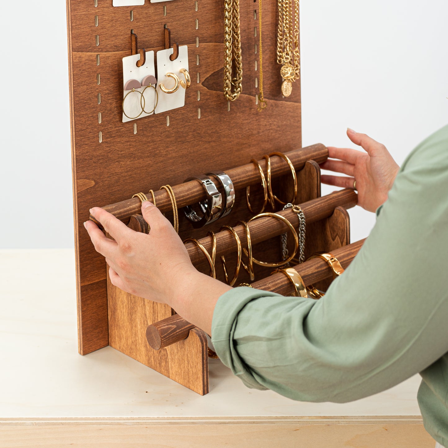 Tabletop pegboard VAP-04-CF | coffee color