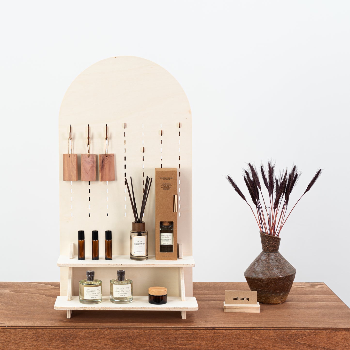 SAMPLE SALE | Pegboard VAP-05-A-NT Nr. 32 mit Haken und Ablagen | Displayständer für Düfte und Beautyprodukte