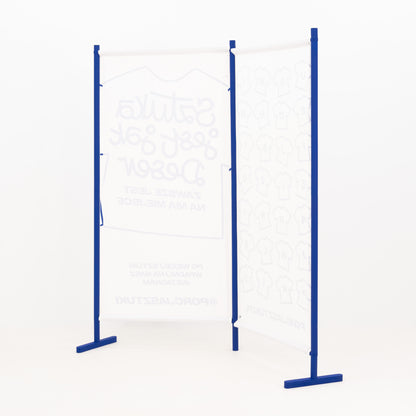 Doppelte Displaywand mit weißen Rückwänden