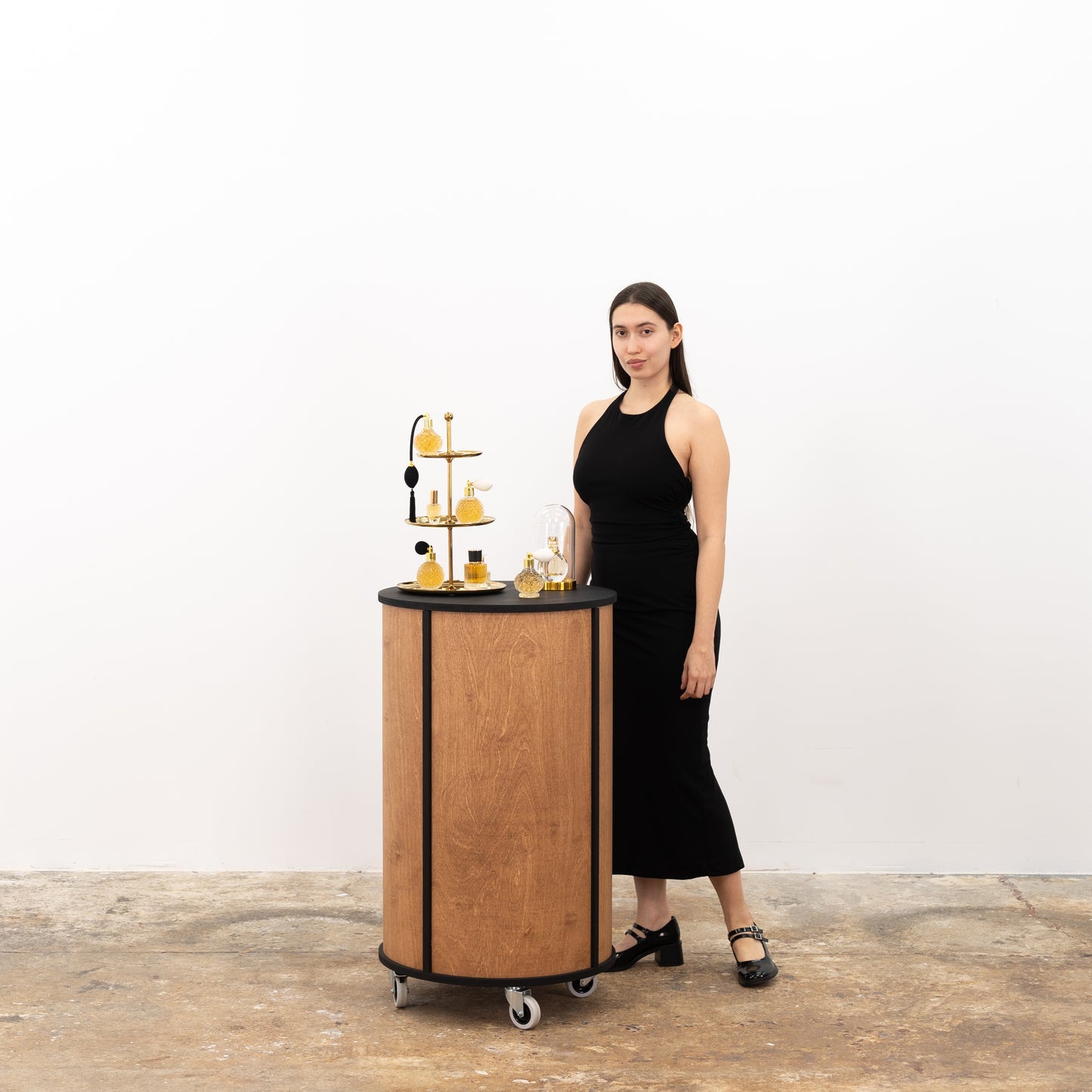 SAMPLE SALE | Round host stand VC-22-W-ML No. 131 | black + coffee color
