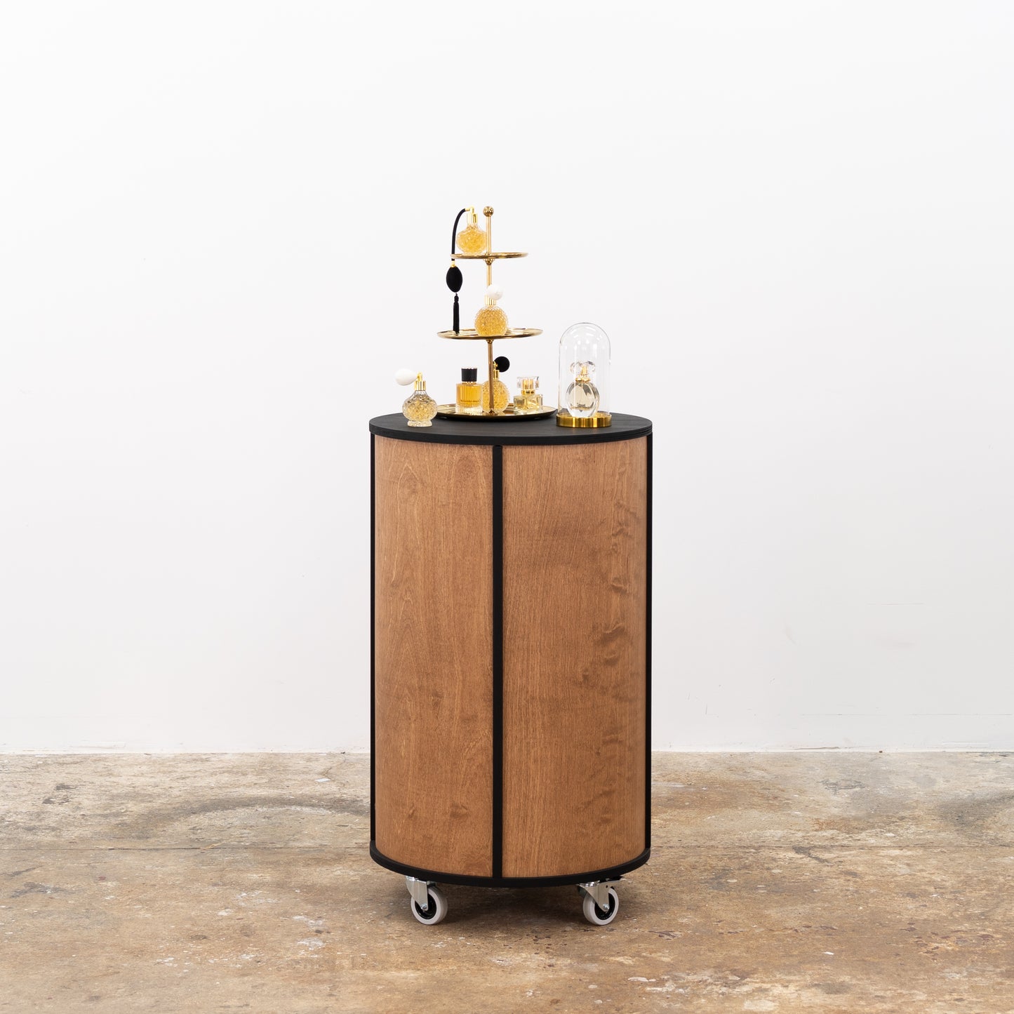 SAMPLE SALE | Round host stand VC-22-W-ML No. 131 | black + coffee color