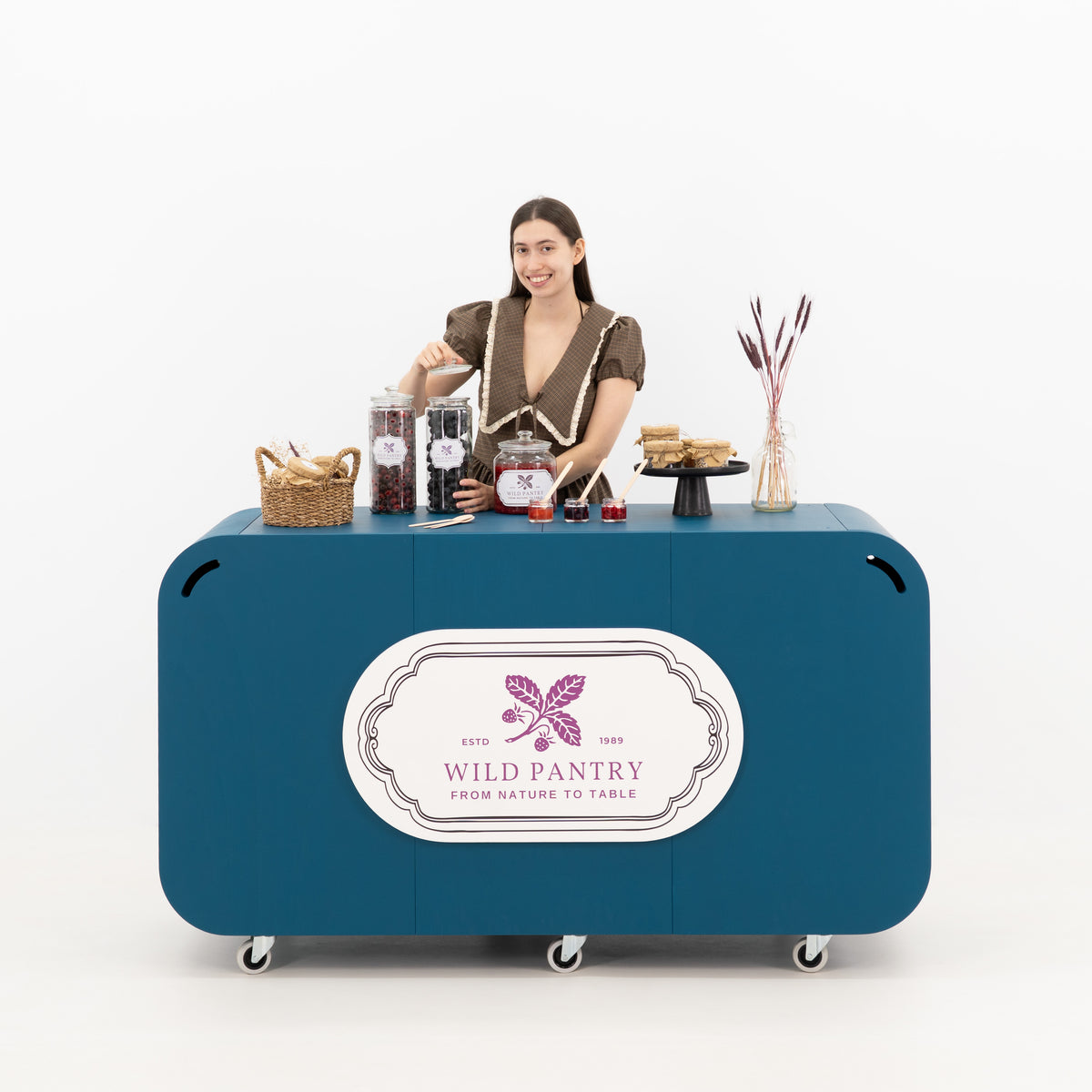 Promotiontheke mit Logo VC-38-W-ML, Vorderansicht mit Personal