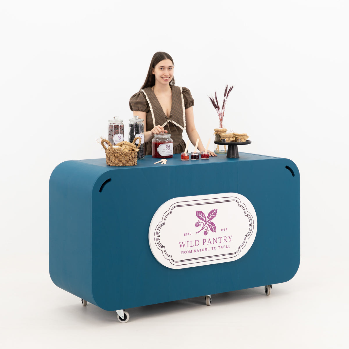 Promotiontheke mit Logo VC-38-W-ML, Vorderansicht mit Personal