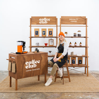 Freestanding display shelves for products

