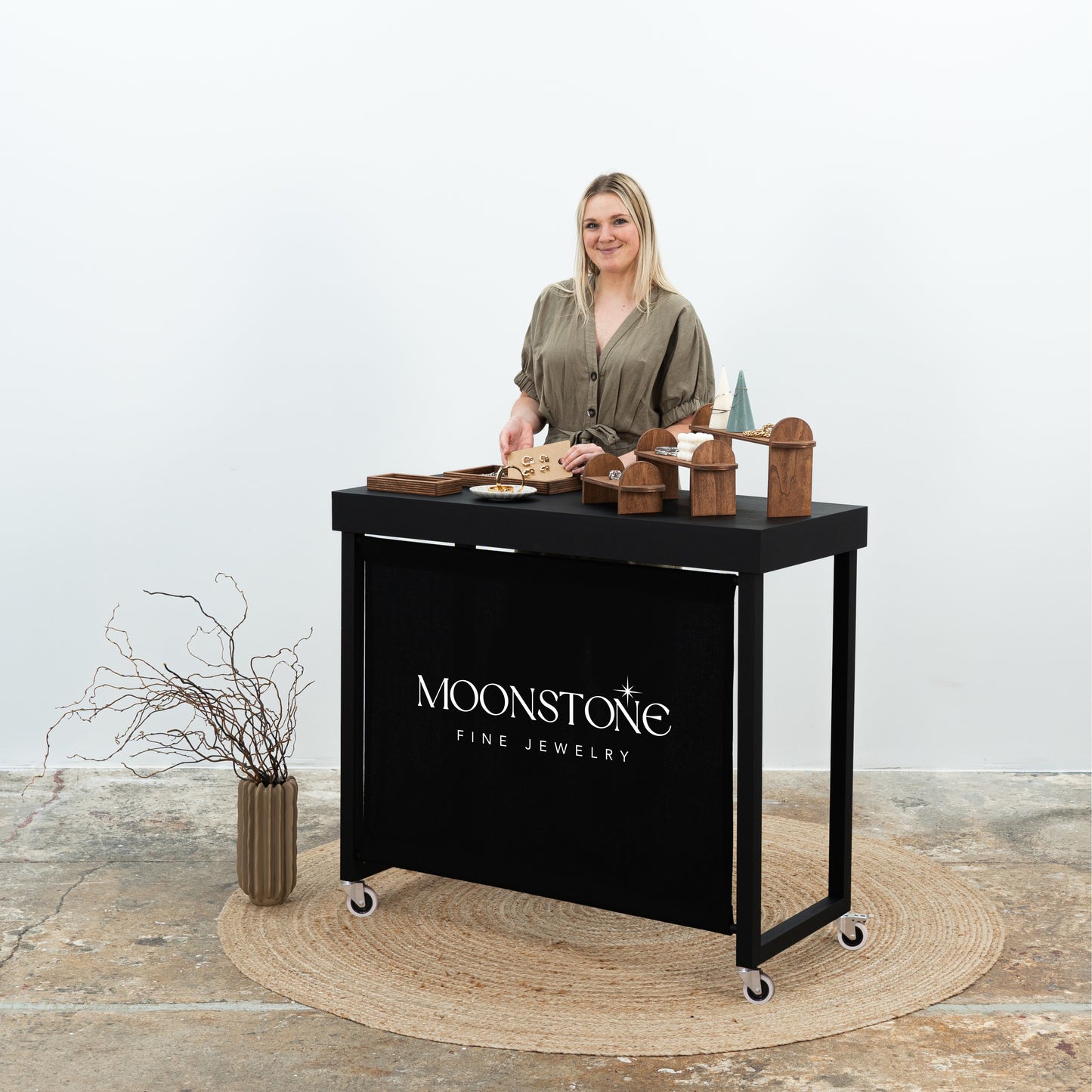 Table de vendeur VC-04-C-W-BL avec panneau de marque et roulettes, pliable, portable, pour salons et événements