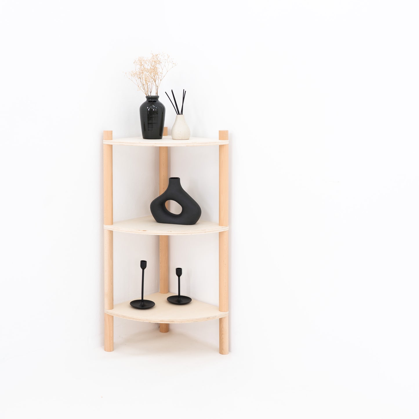 Compact triangular shelf for pop-up store displays