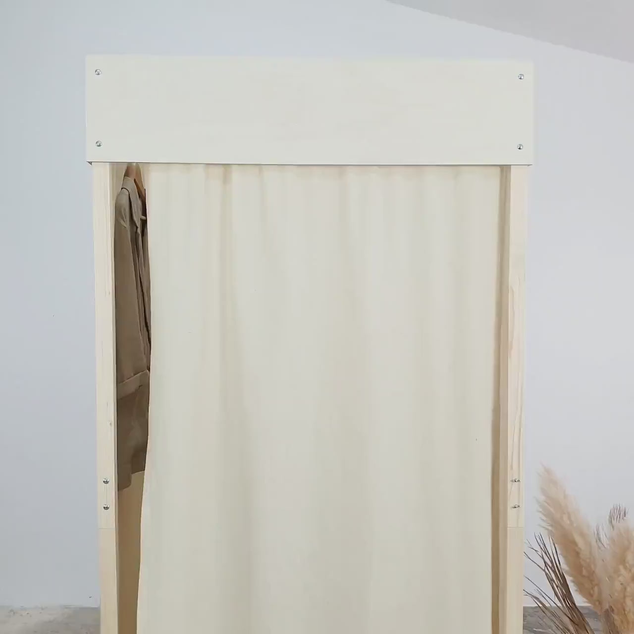 Collapsible Wooden Fitting Room VH-03-NT for trade shows, showrooms, fashion fair and events | Milimetry