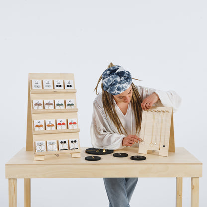 lightweight earring holder for pop-up shops and markets

