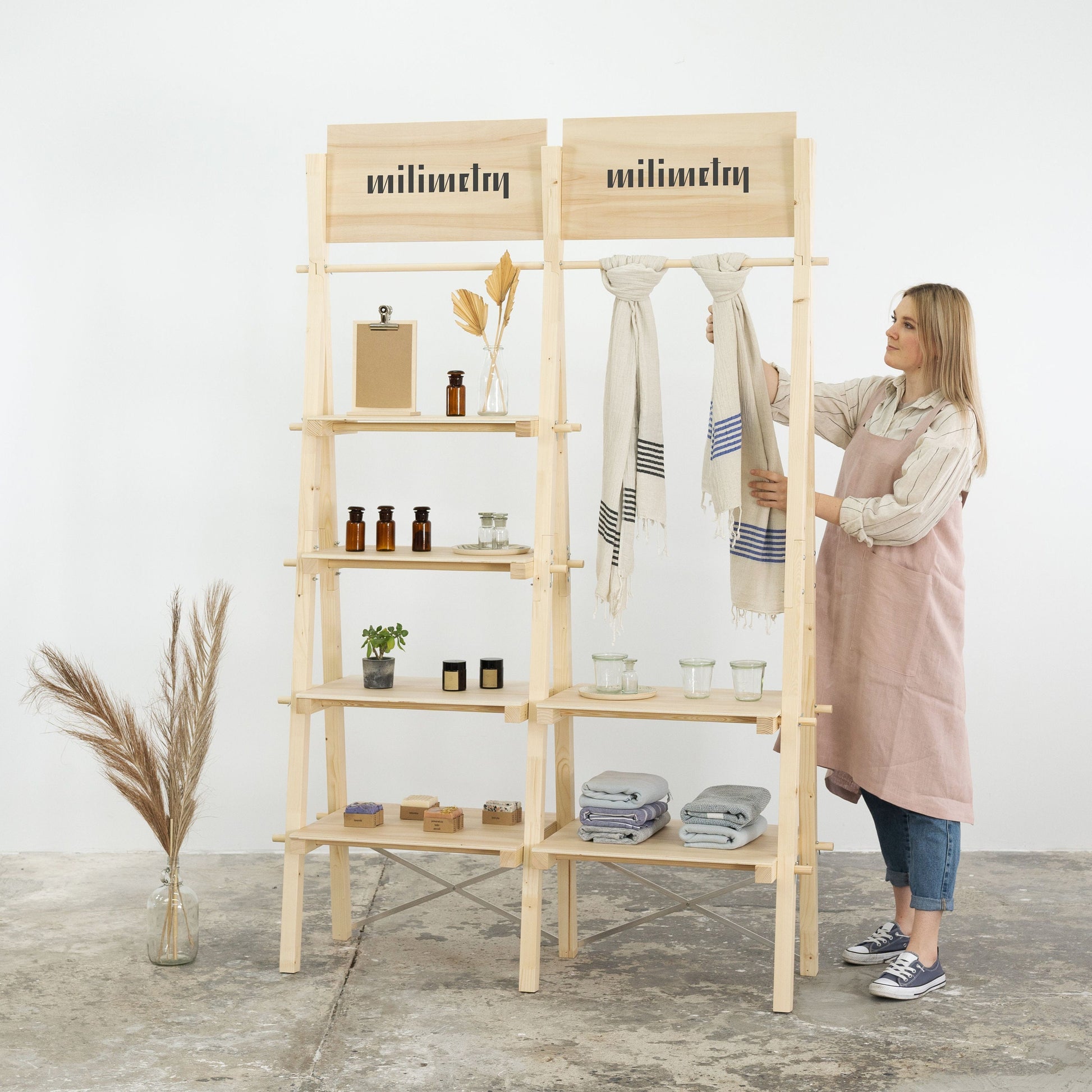 Display shelving unit VRS-01 with clothing rail | Milimetry | collapsible display stand
