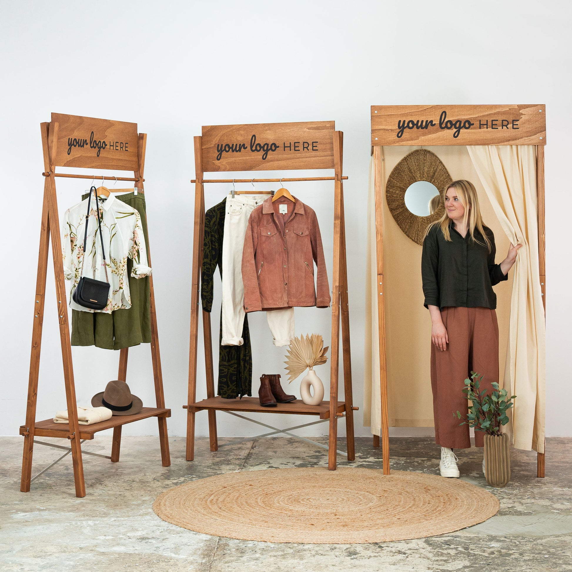 SET Chicago-CF - garment rack and fitting room bundle for fashion designers, clothing brands, showrooms, fashion events | Milimetry